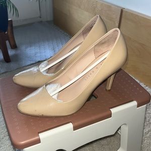 Kelly & Katie | NUDE HEELS